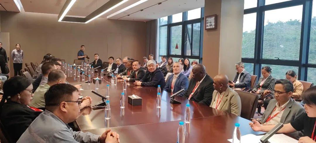 https://mmbiz.qpic.cn/mmbiz_jpg/uQb4gQx5yArJU0Hf35nwWPicmqsVEaFtJWmBuQapTuibEibu8a13HCJFxc73B10mkAj0K1Qtmj4omtawfzH4mqW9g/640?wx_fmt=jpeg