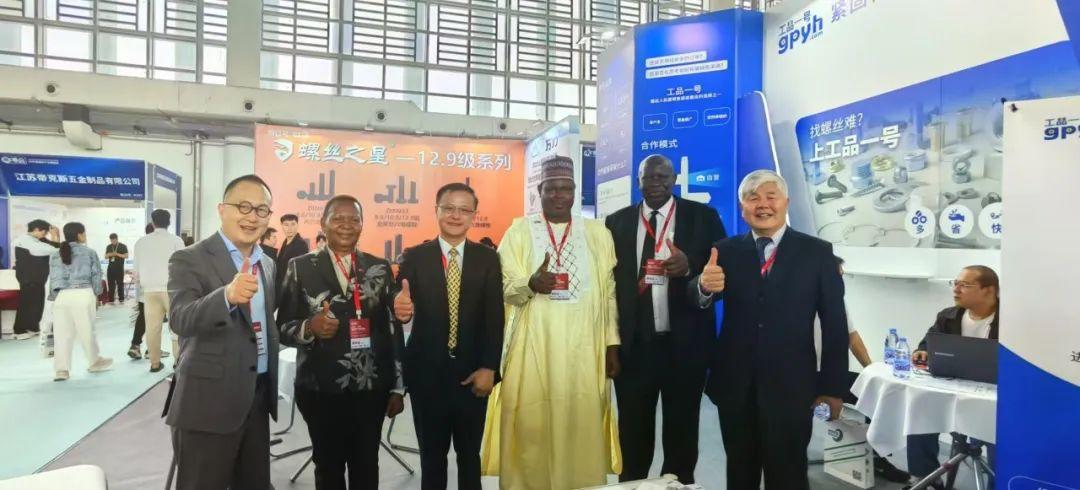 https://mmbiz.qpic.cn/mmbiz_jpg/uQb4gQx5yArJU0Hf35nwWPicmqsVEaFtJ8mkQ183SpLKbhr5lMbVhqfWo5MWJR745FhwOZ6wia1Zyybxib1HRlGEw/640?wx_fmt=jpeg