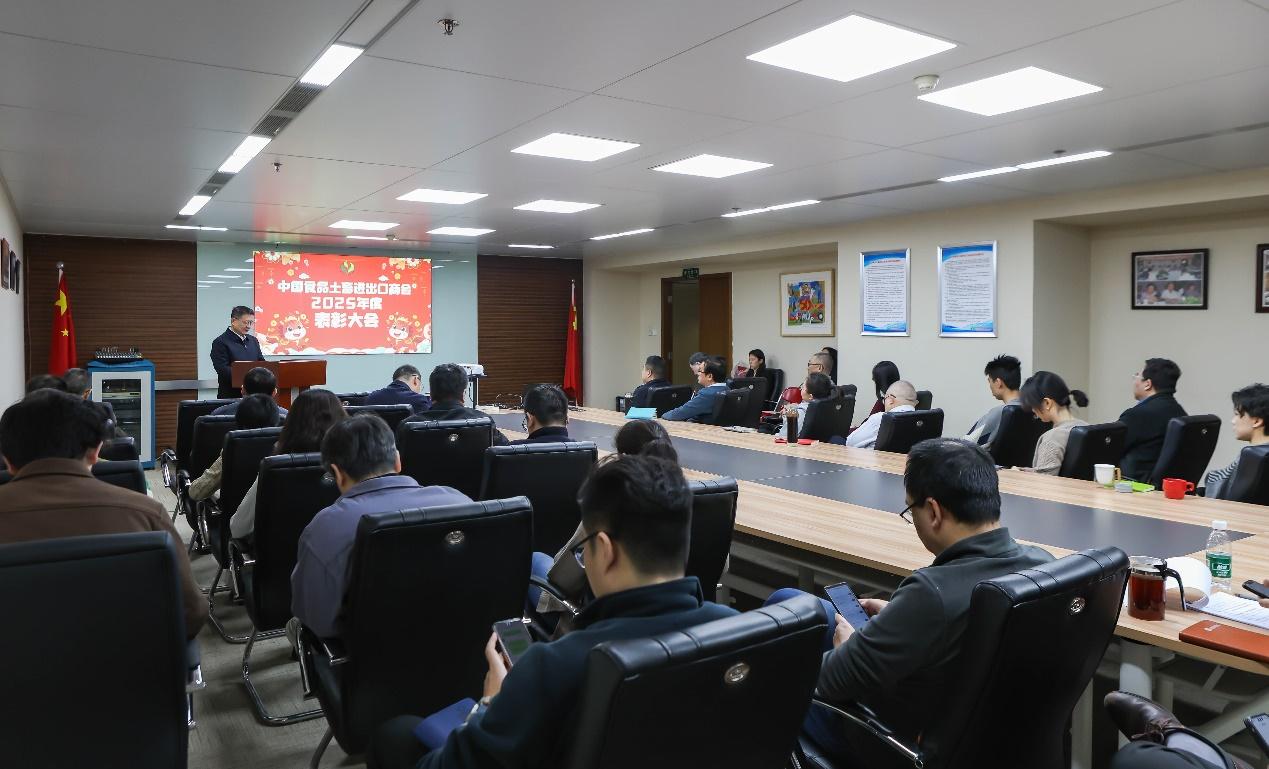 餐厅里的人们AI 生成的内容可能不正确。