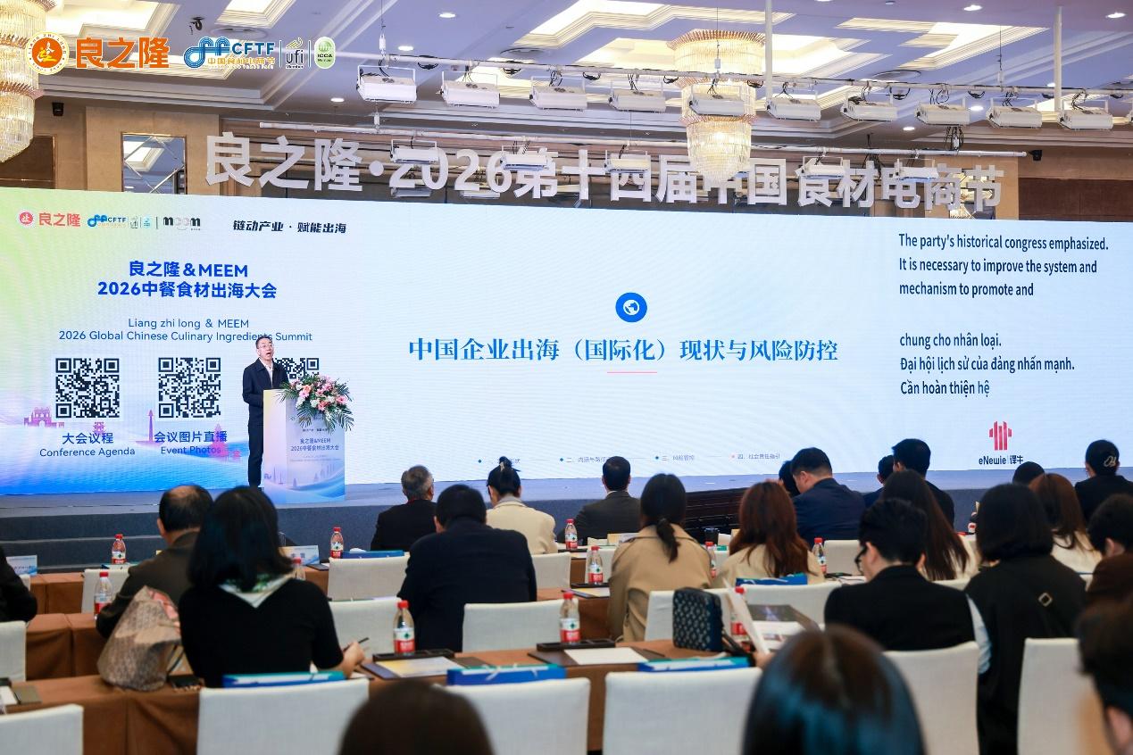 人们在看台上的人在讲话AI 生成的内容可能不正确。