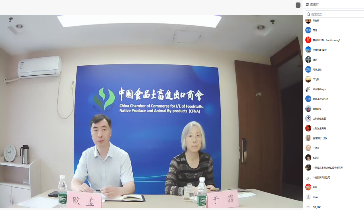 图片包含 室内, 人, 男人, 桌子AI 生成的内容可能不正确。
