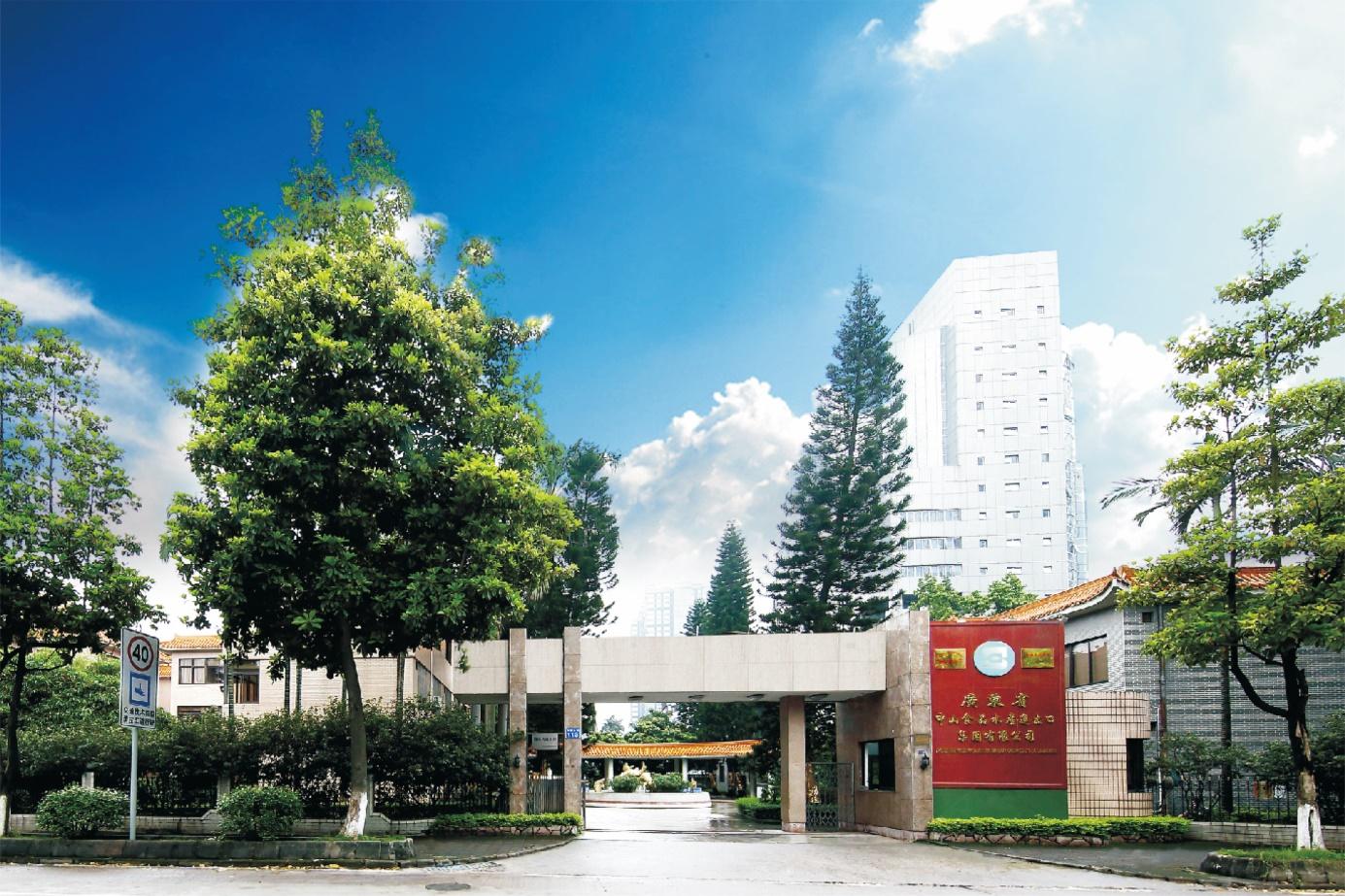 房子旁边有许多树已生成高可信度的说明