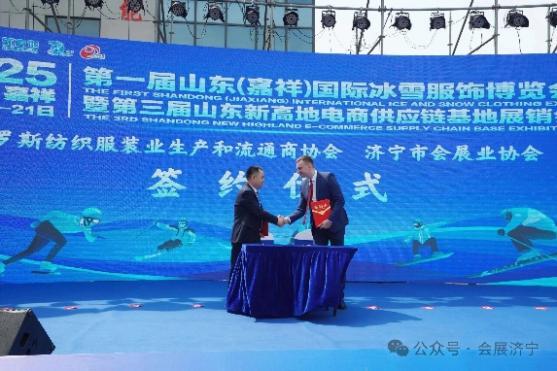 图片包含 水, 蓝色, 船, 大AI 生成的内容可能不正确。